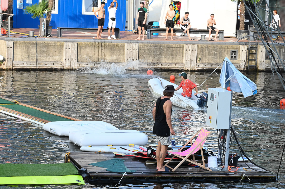 Bühne auf dem Wasser