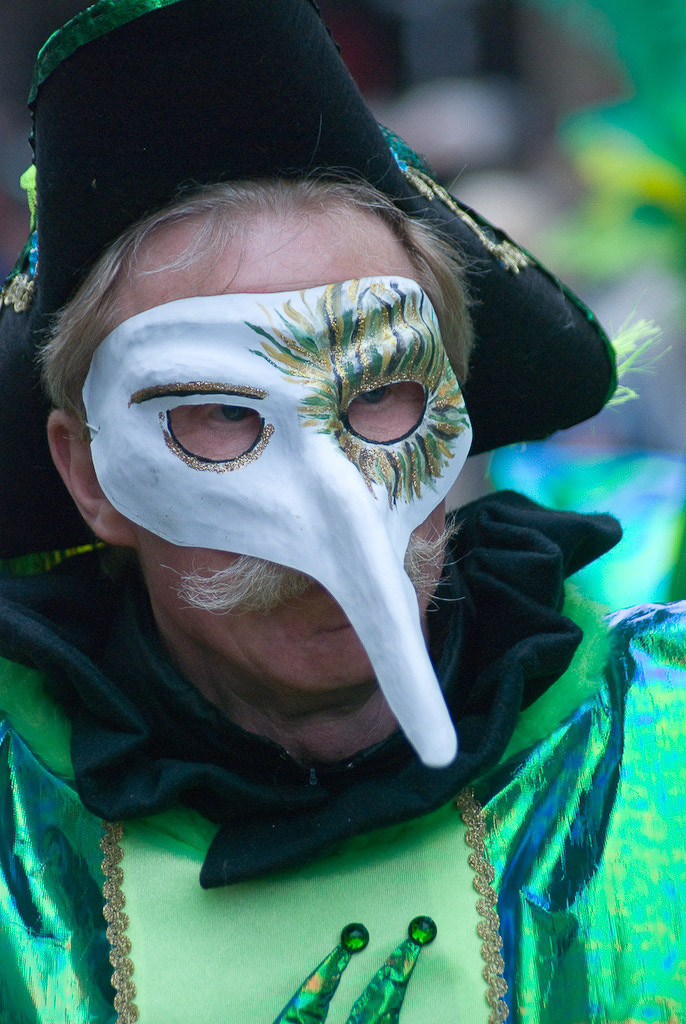 Schnabelmaske im Hochformat