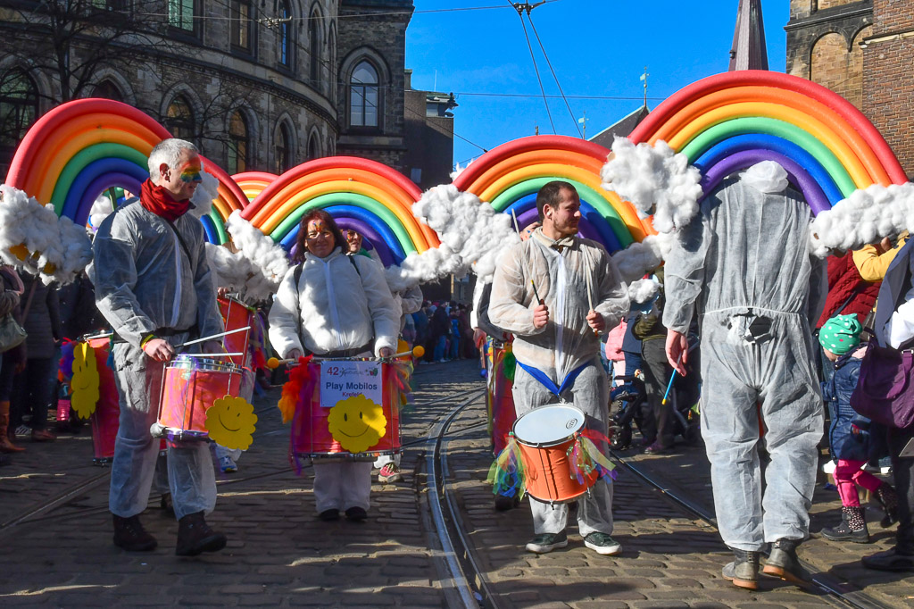 Trommelgruppe mit Regenbogen-Aufbauten