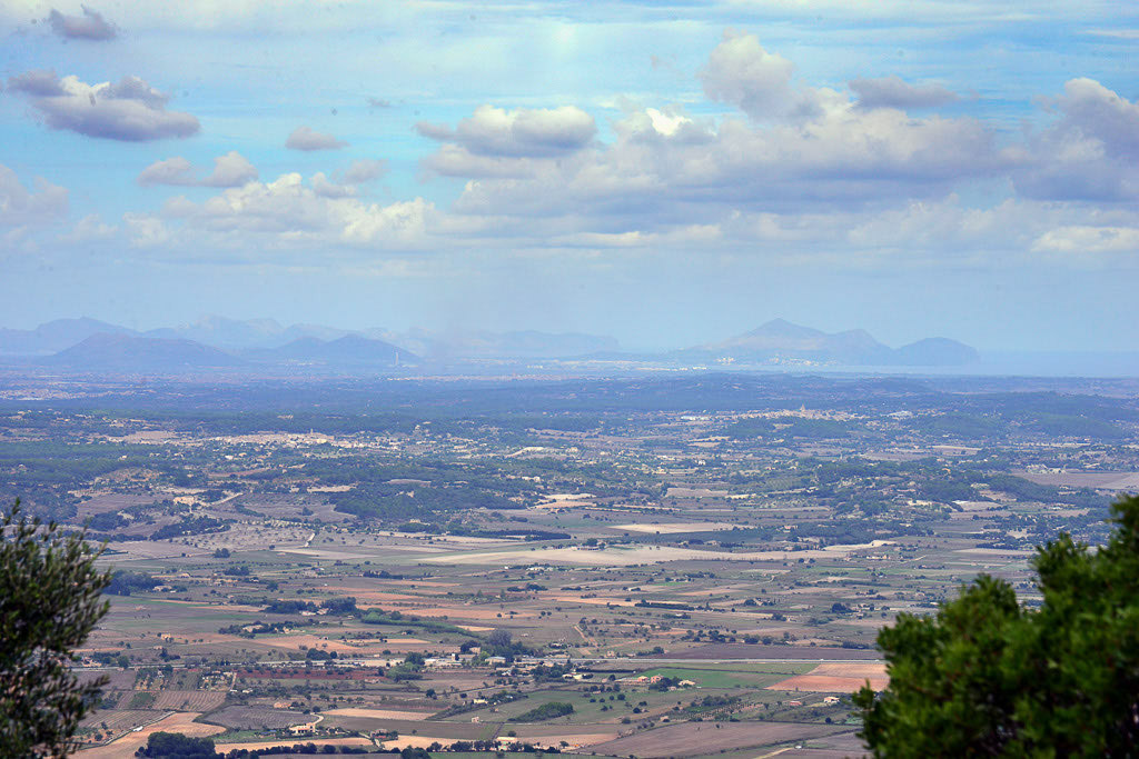 Weite Aussicht über die Ebene Mallorcas