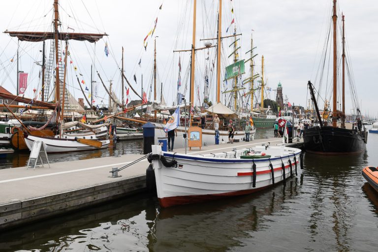 Traditionsschiffe im Hafen