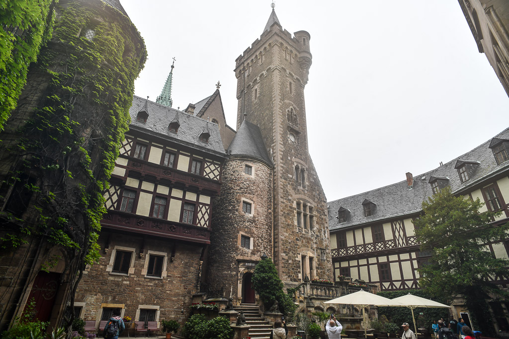 Innenhof mit Turm