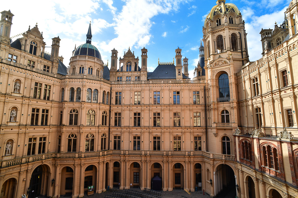 Schlosshof mit Fassade