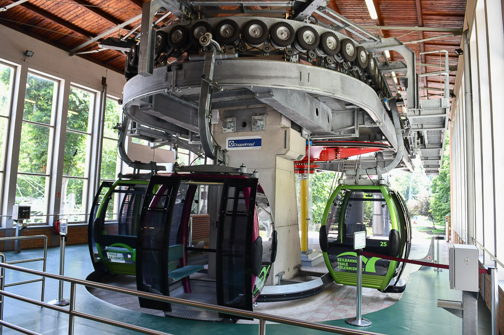 Station der Kabinenbahn mit Kabinen