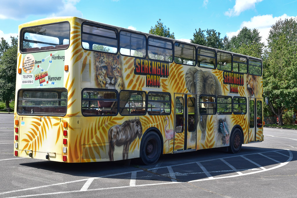 Doppeldeckerbus im Zebra-Look