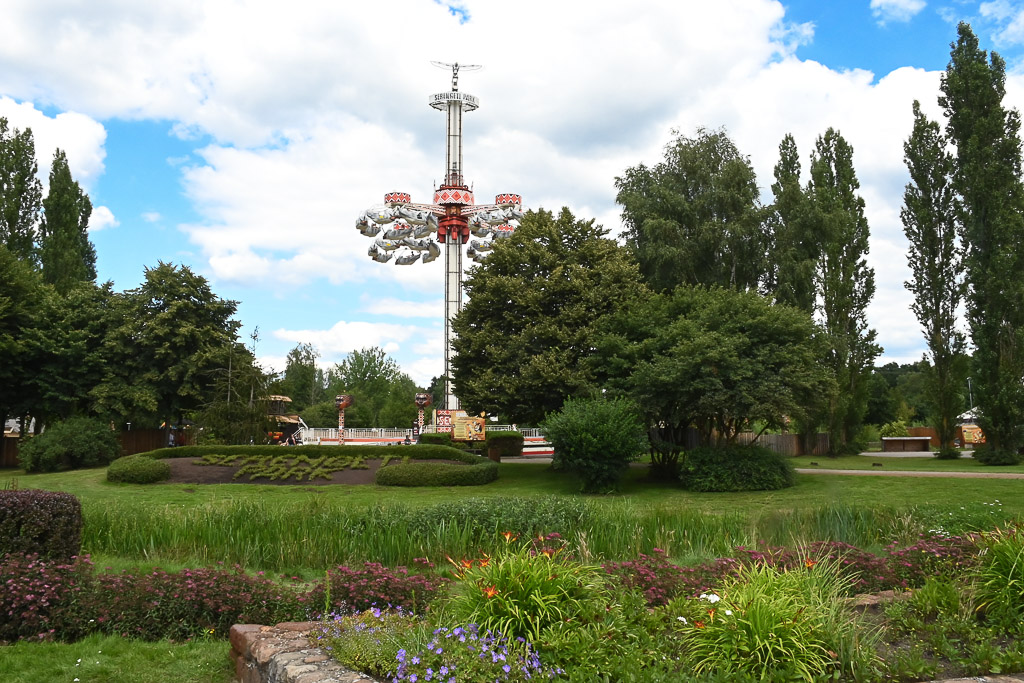 Fahrgeschäft im Park