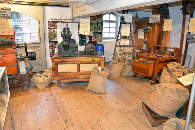 Historische Maschine im Ausstellungsraum