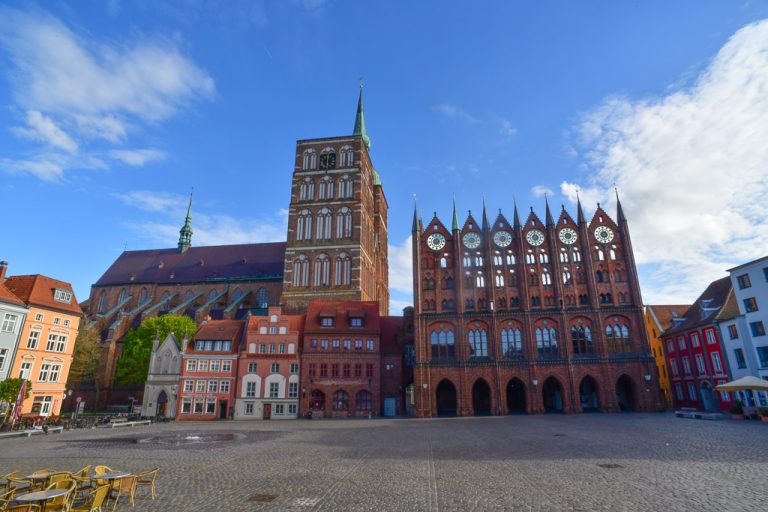 Marienkirche und Rathaus in der Altstadt