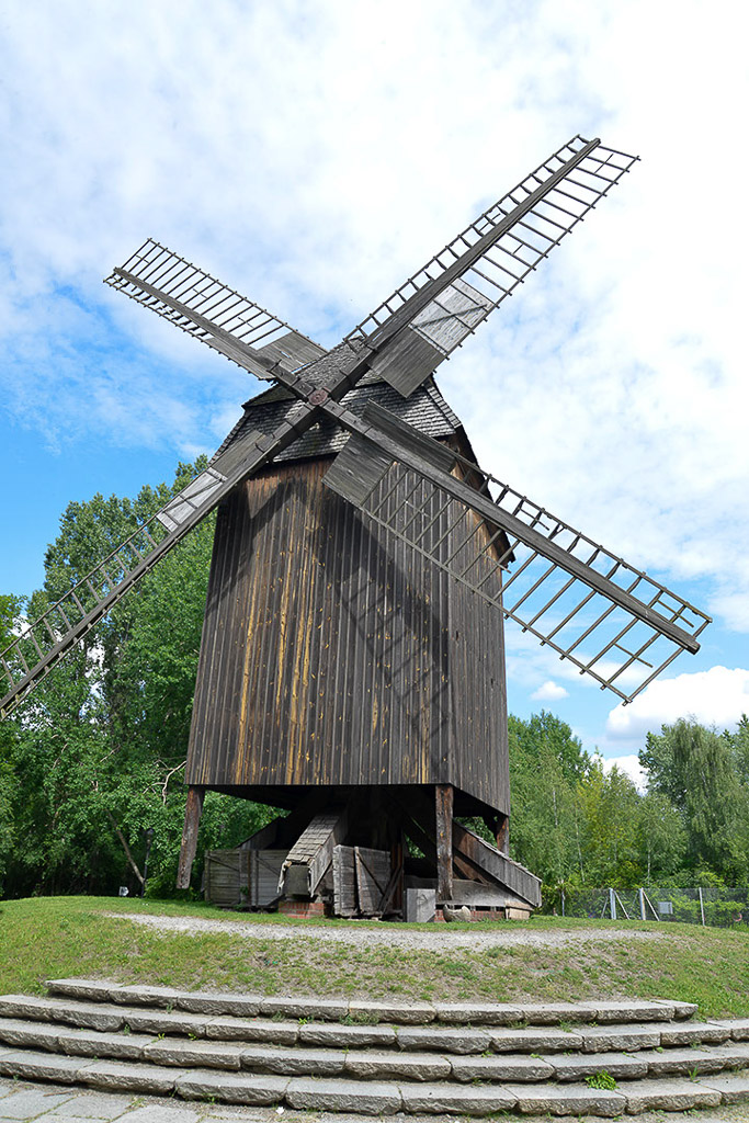 Bockwindmühle im Hochformat