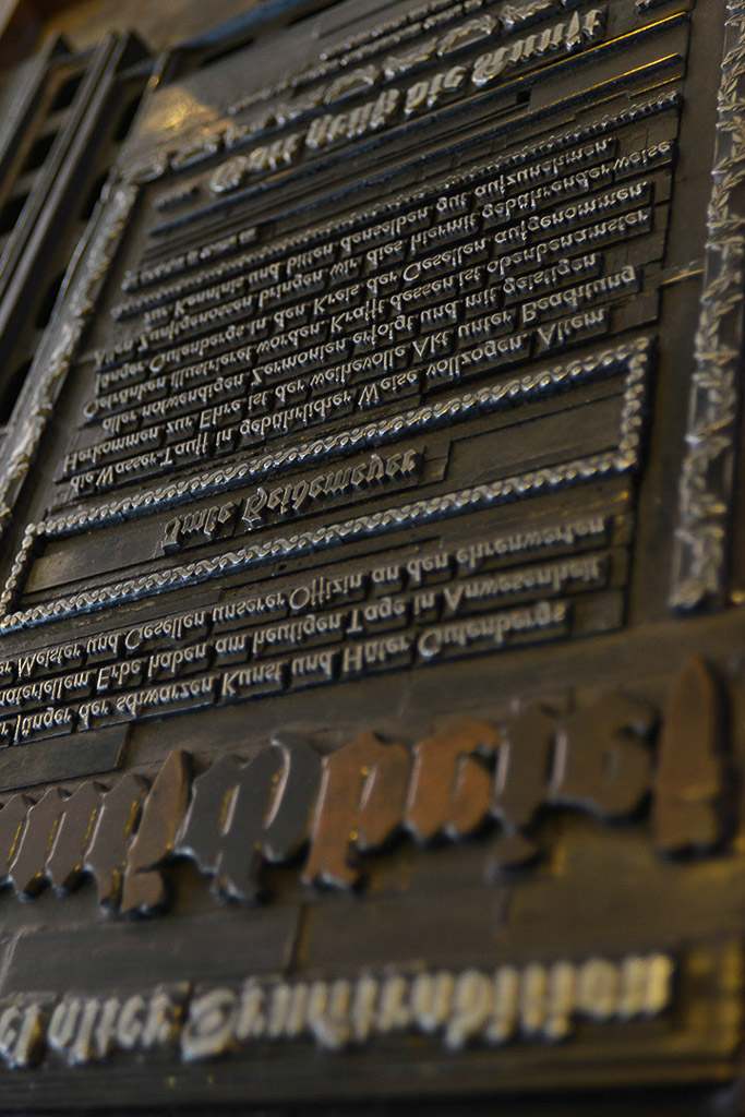 Informationstafel im Hochformat