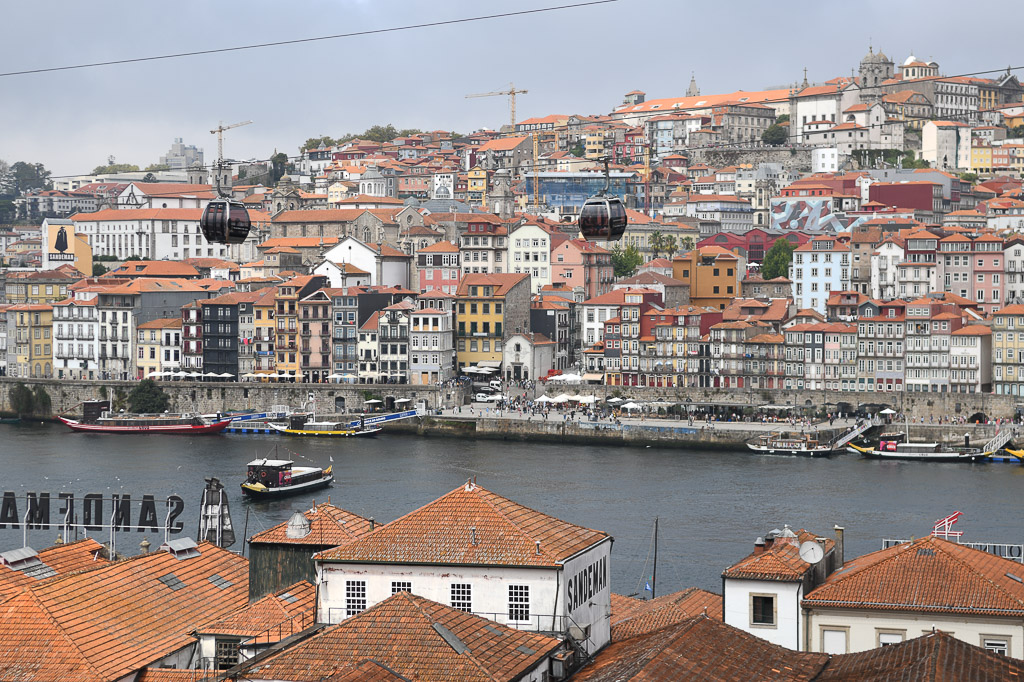 Ribeira und Altstadt von Porto vom Hang