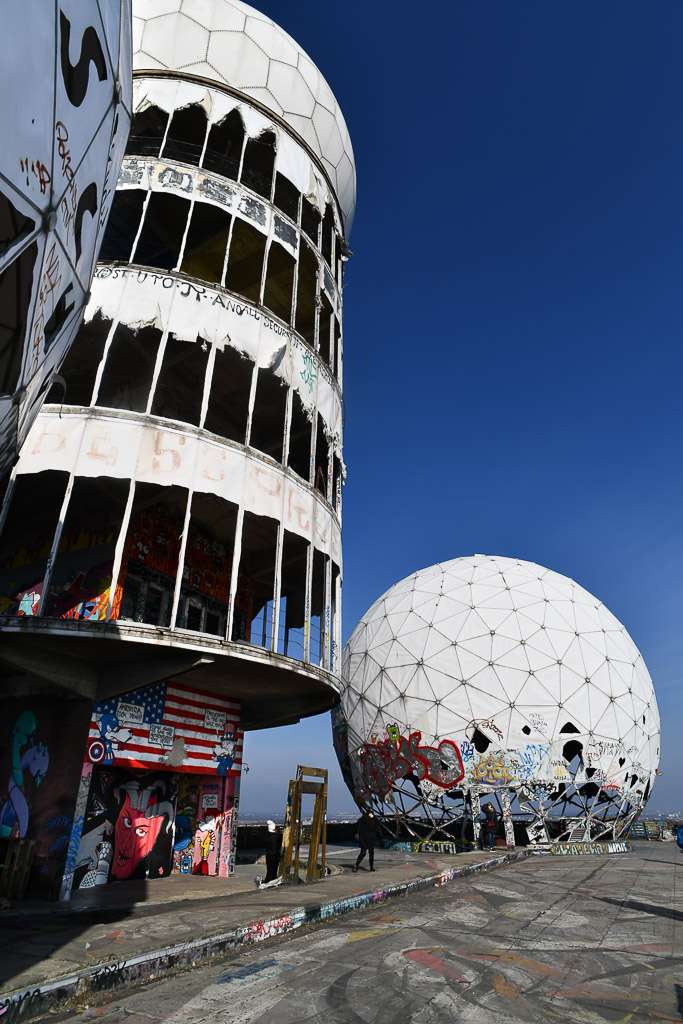 Abhörturm im Hochformat