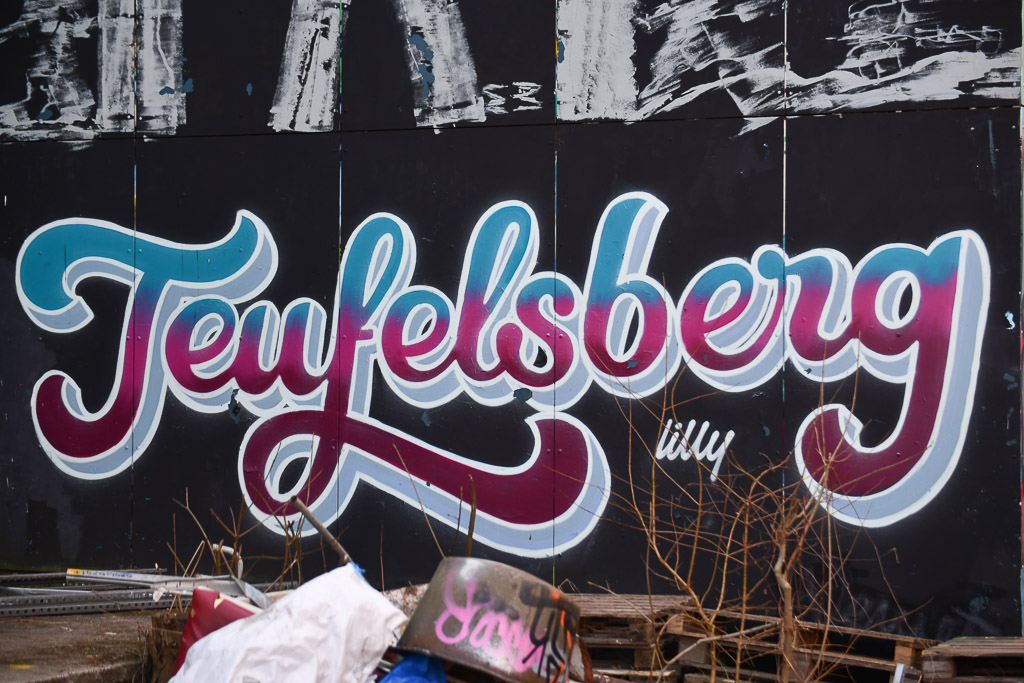 Teufelsberg-Schriftzug als Graffiti