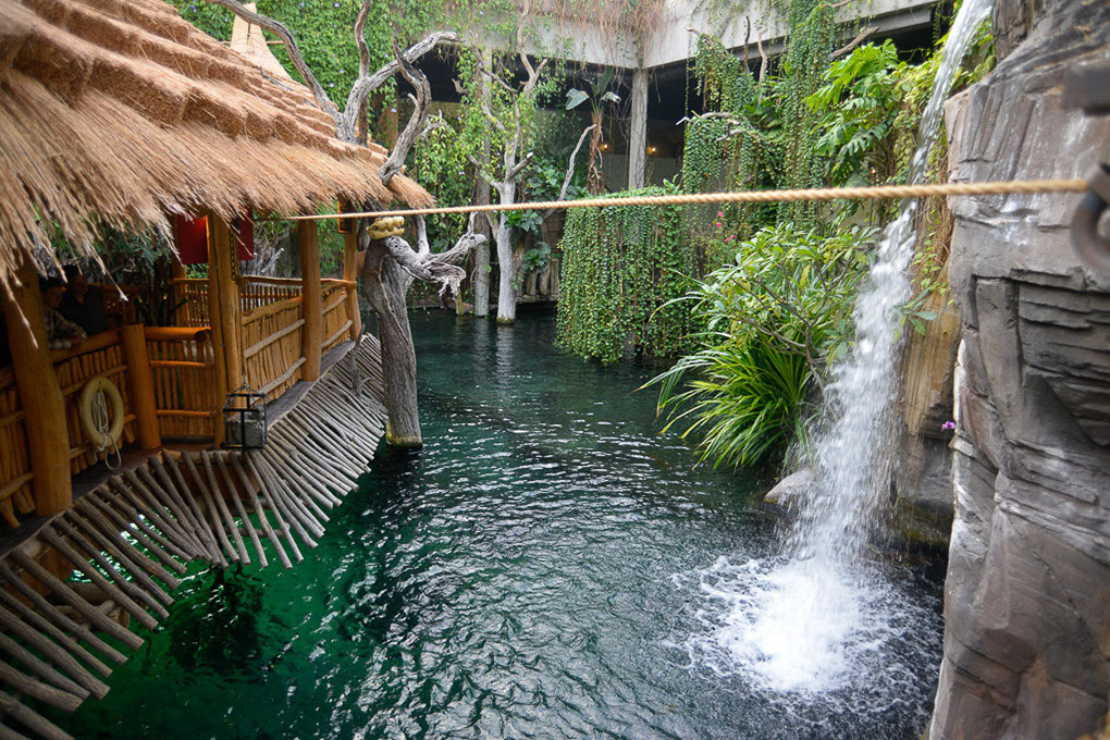 Wasserfall mit Hütten