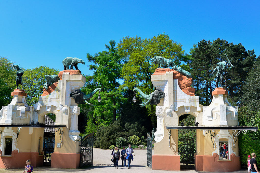 Haupteingang des Tierparks