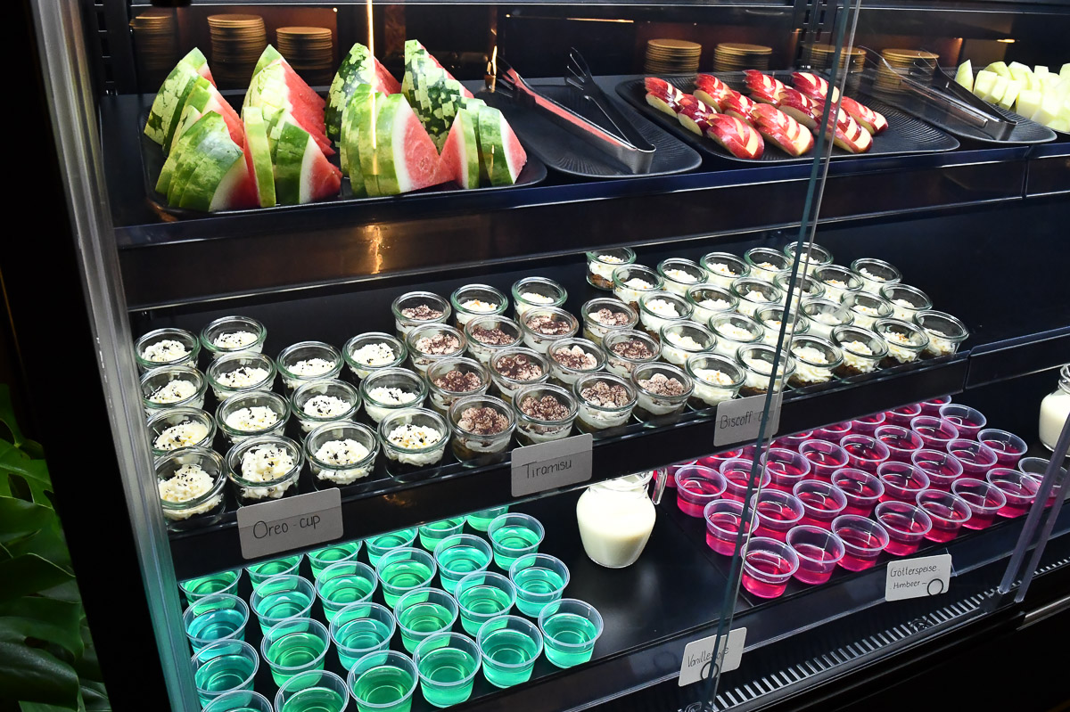 Desserts in der Vitrine