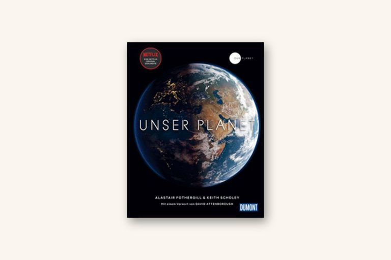 Bildband Unser Planet zur Netflix-Serie vor hellem Hintergrund