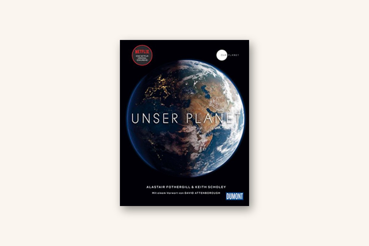Bildband Unser Planet zur Netflix-Serie vor hellem Hintergrund