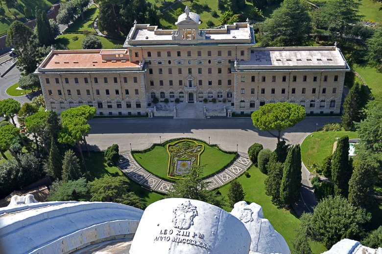Palast und Gartenparterre von oben