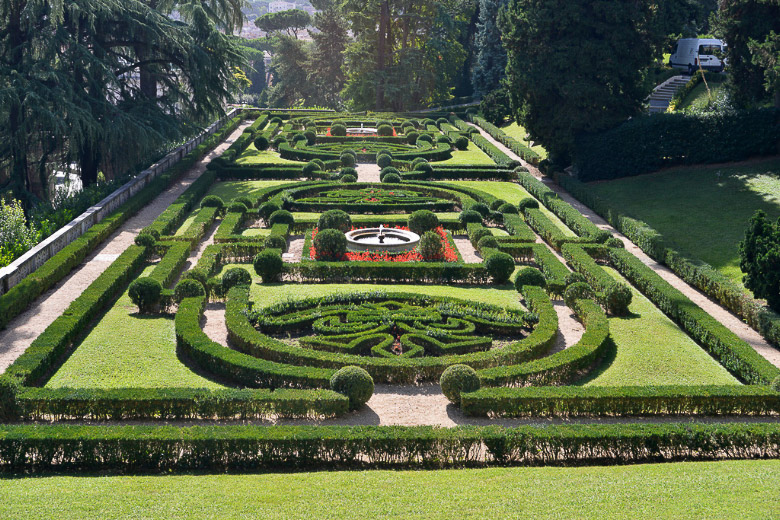Gartenparterre mit Buchsbaumornamenten