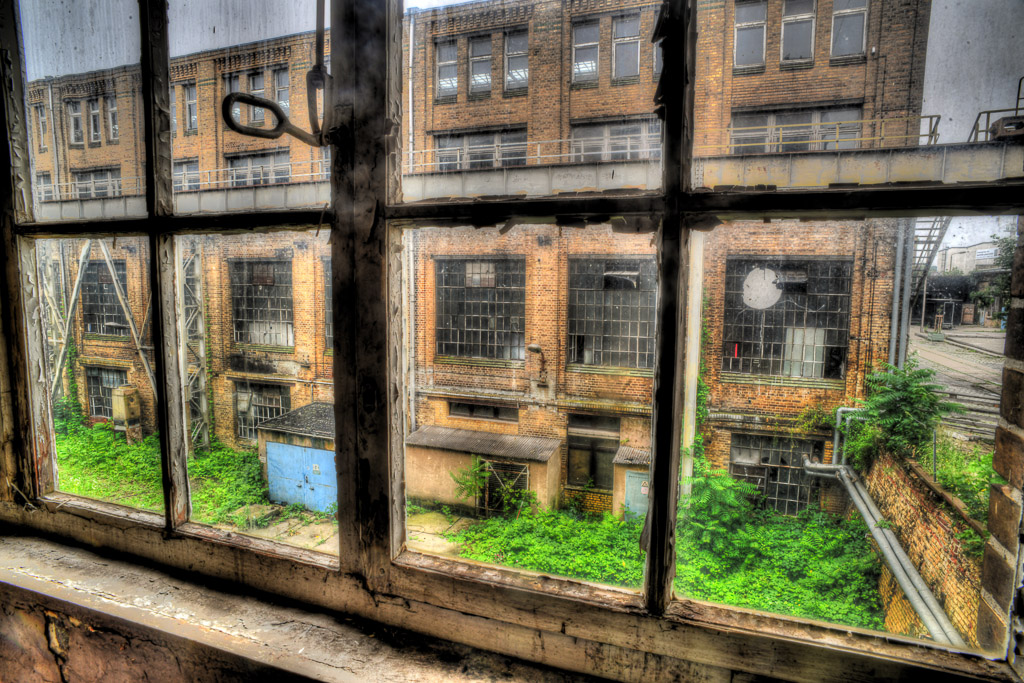 Fenster mit Blick auf den Hof