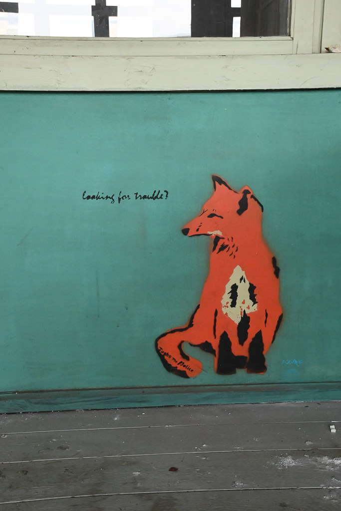 Streetart in der Halle im Hochformat