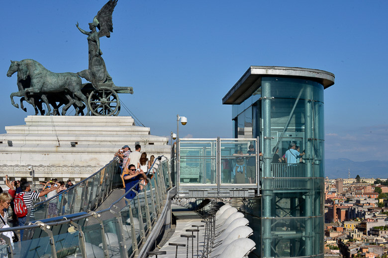 Panoramaaufzug und Quadriga auf dem Dach