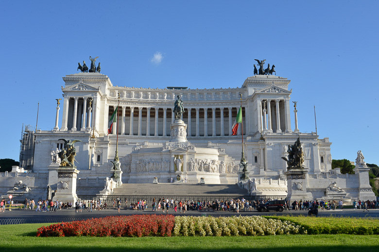 Vittoriano mit Blumenbeeten