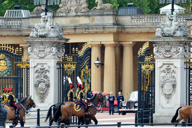 Berittene Garde am Palasttor
