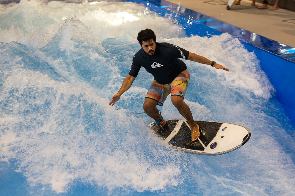 Surfer mit Wellenschaum