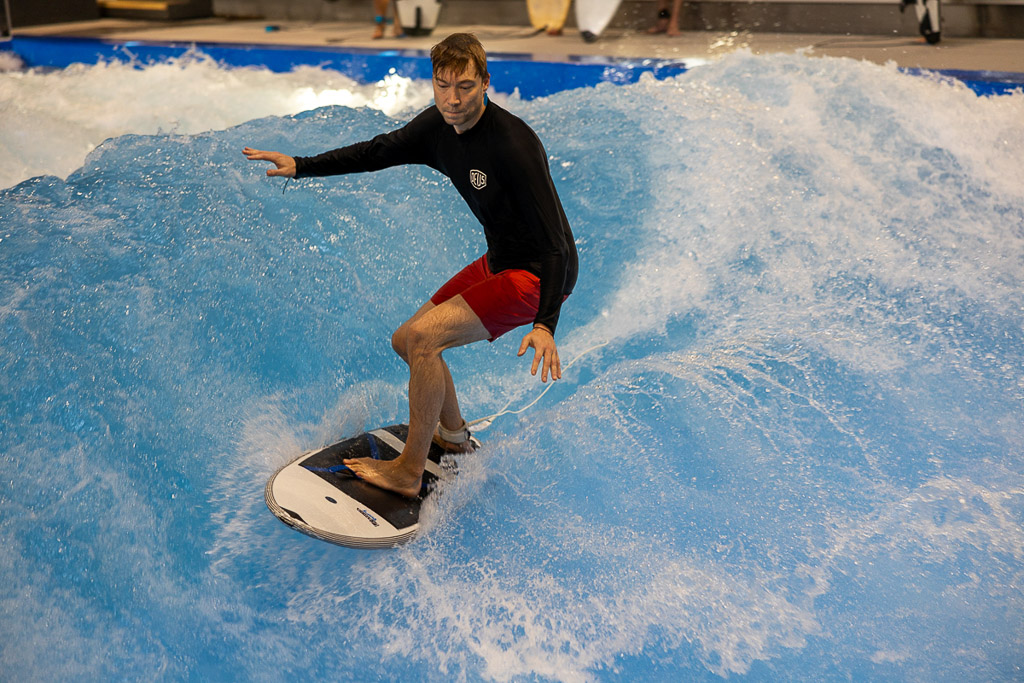Surfer auf dem Wellenkamm