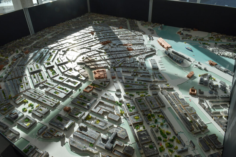 Detailgetreues Stadtmodell von Amsterdam im Eingangsbereich des A'DAM Lookout
