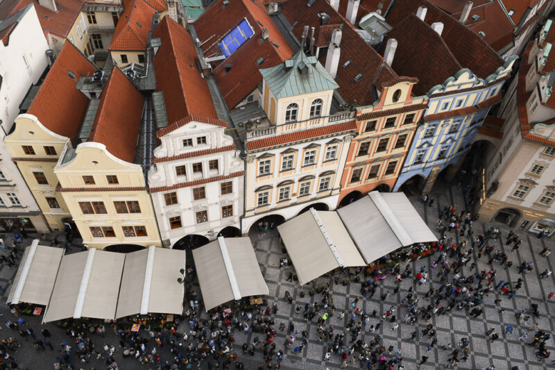 Altstädter Ring mit Marktständen von oben