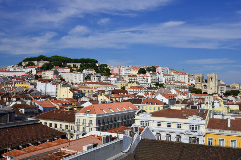 Blick auf die Altstadt mit der Burg Castelo de São Jorge
