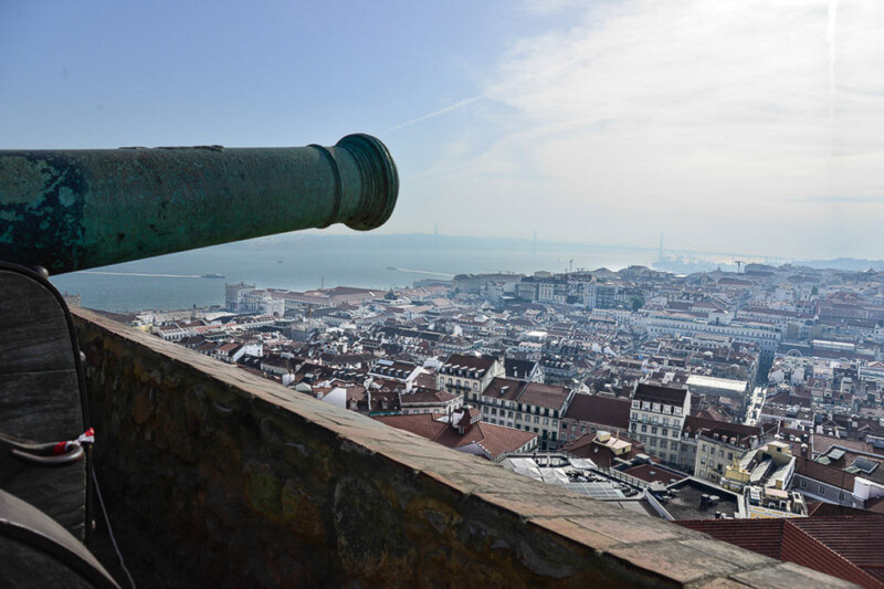 Kanone mit Blick über die Stadt