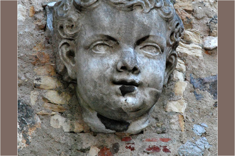Steinernes Engelsgesicht