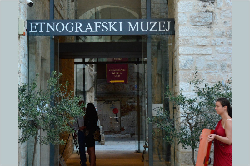 Eingang des Ethnografischen Museums in Split