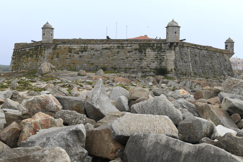 Die Festung auf Granitfelsen