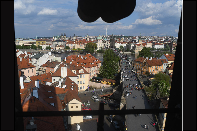 Aussicht durch eine Maueröffnung