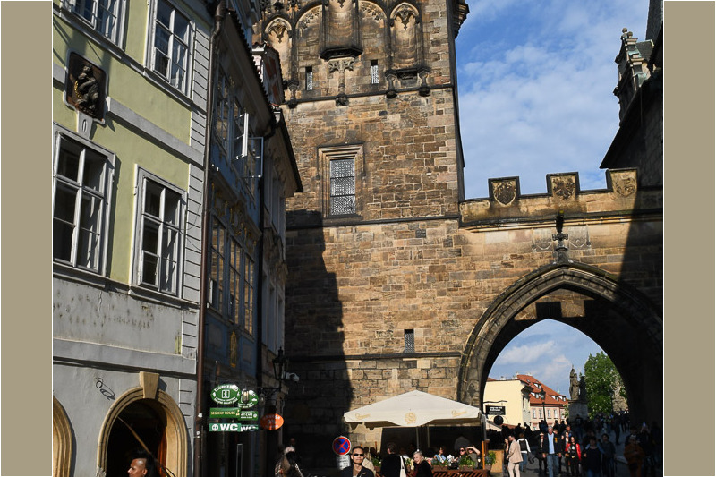 Brückenturm von der Seite