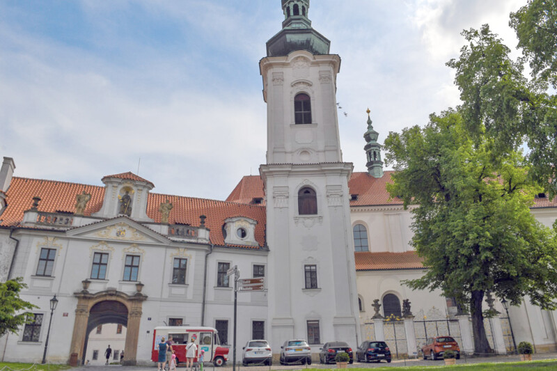 Klostergebäude und Kirche