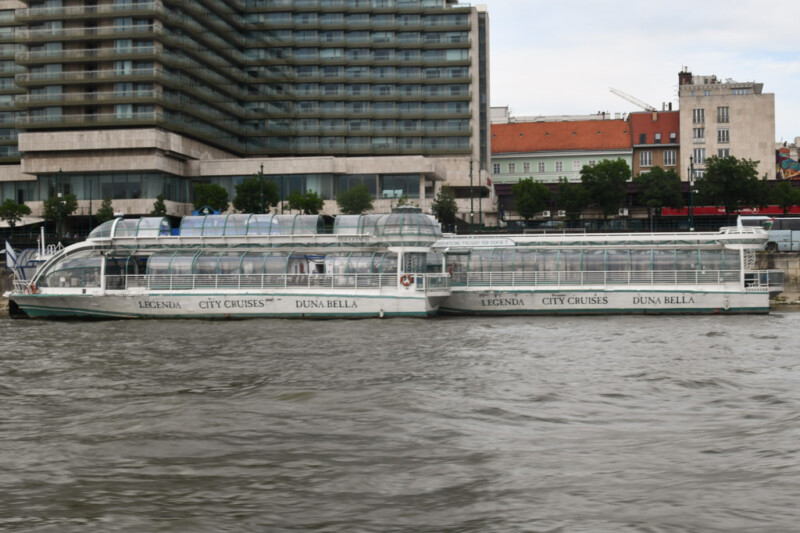 Ausflugsschiff auf der Donau