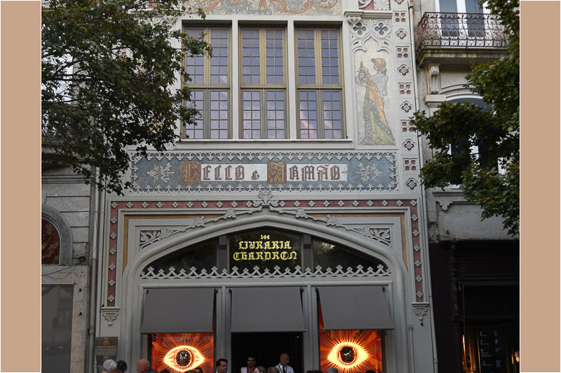Fassade der Livraria Lello