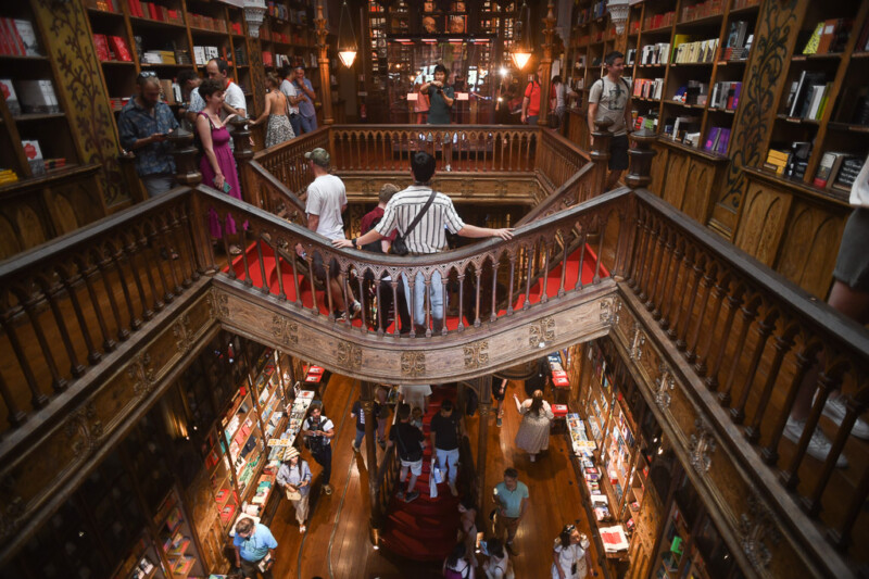 Blick von oben auf die Treppe