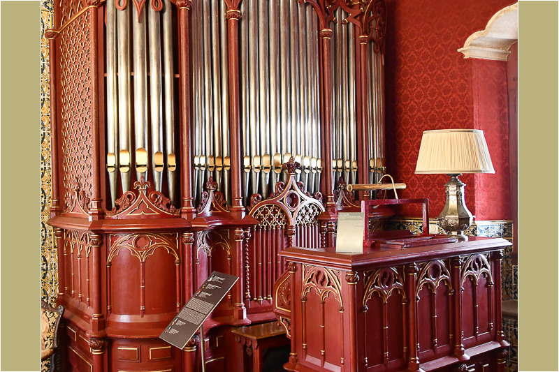 Orgel in der Bibliothek