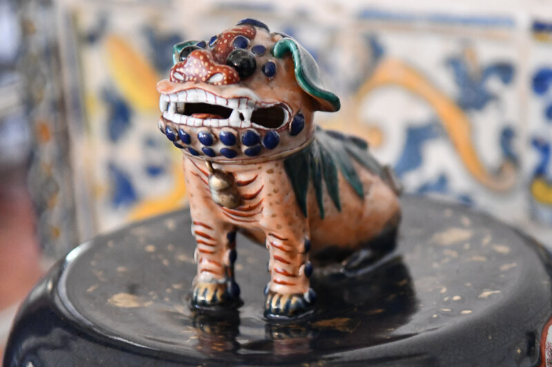 Keramikfigur eines Löwen