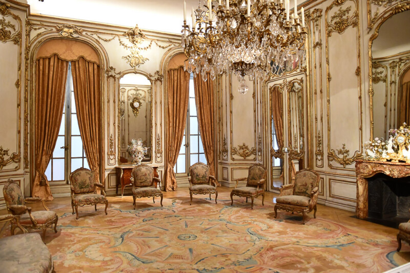 Salon mit Kronleuchter