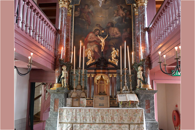 Der Altar der Dachbodenkirche