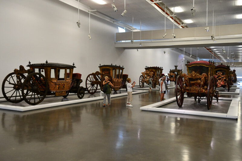 Kutschen in der Ausstellung