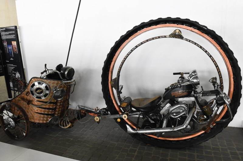 Historisches Fahrzeug mit großem Rad